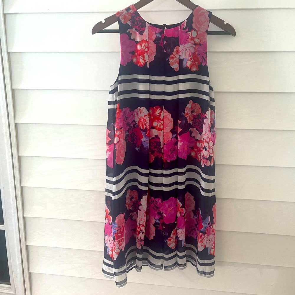 Vince Camuto Small floral dress super soft